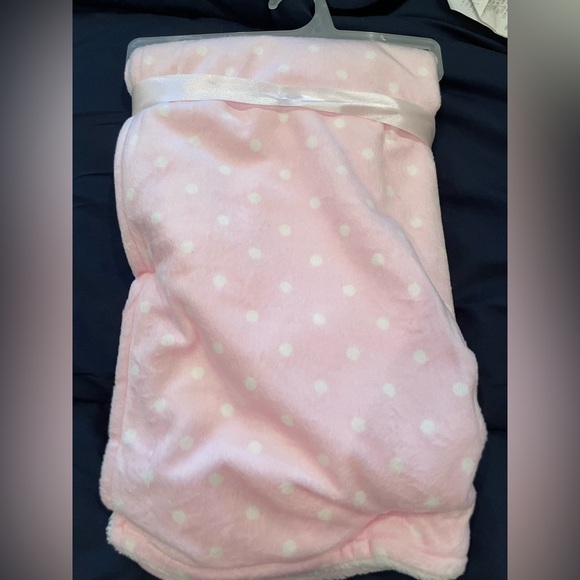 2 NWT Baby Blankets – Taggies Ladybug & Blankets and Beyond Pink Dot - Picture 8 of 9